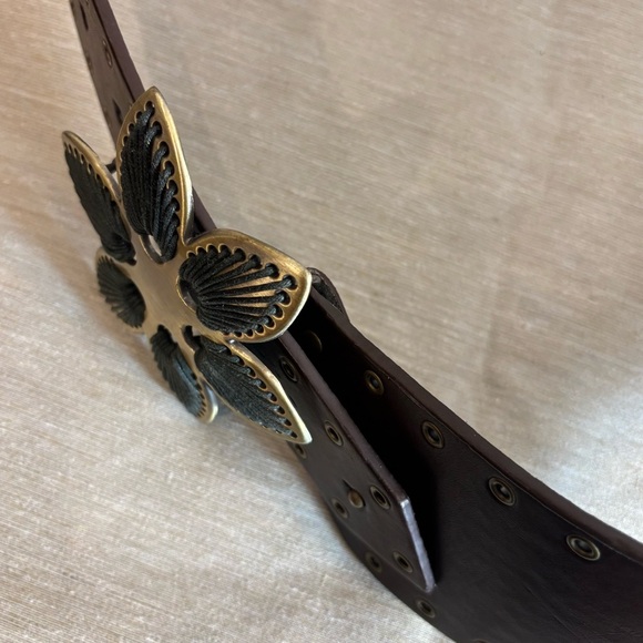 Brown Leather Belt with Floral Buckle with Eyelets Tapering With Hook Closure - Picture 6 of 8